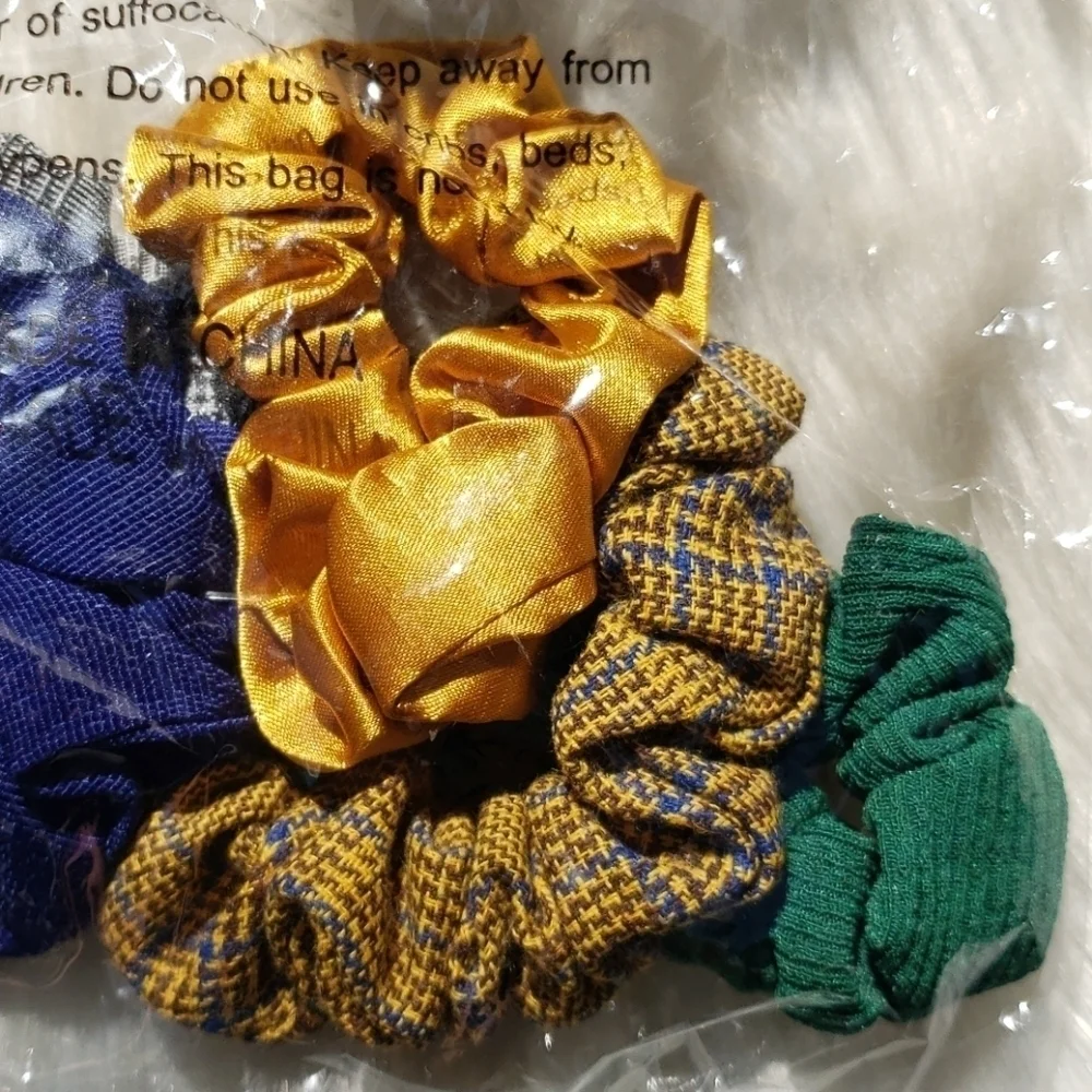 Urban Outfitters Set of 5 scrunchies NEW SEALED